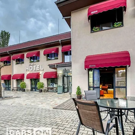 Garson 2* Kŭrdzhali